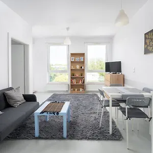 kolska-bright-apartment.warsawhotelspoland.com/
